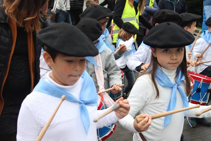 Larramendi auzoko danborrada 19 1540643567625