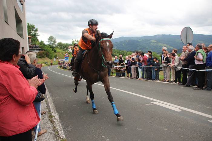 Abaltzisketa San Joan festak zaldi 2 1466967256703