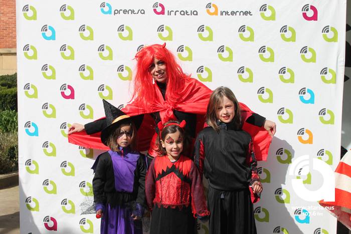 Photocoll-ean jartzeak saria 21 1488129997546