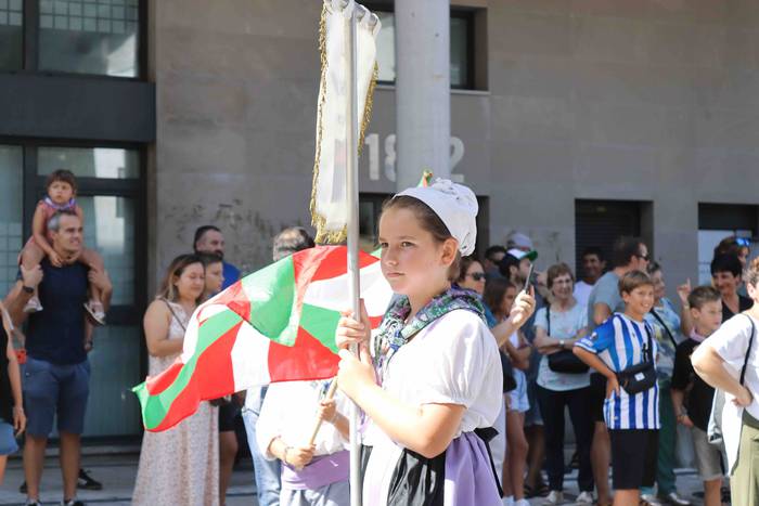 Ibarra zeharkatu dute, danbo 4 1661344761718