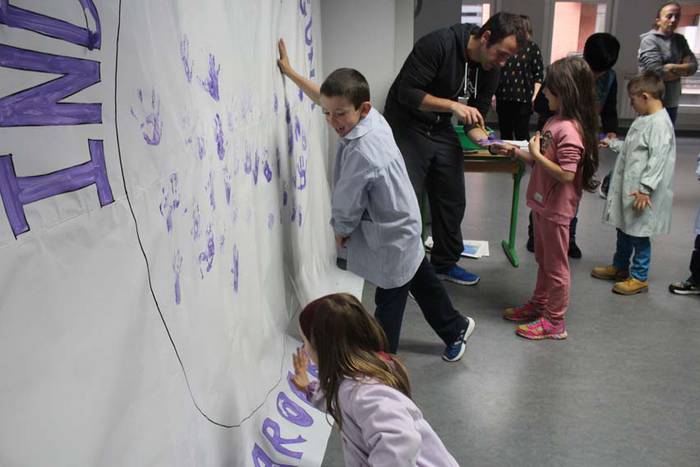 Azaroak 25 Ikaztegietako eskolan murala 11 1448454565043