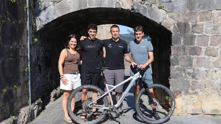 Gora eta behera, korrika eta bizikletaz