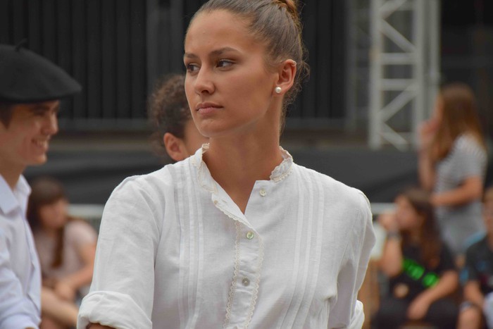 Soka dantzak jende ugari bildu du Errebote plazan - 31