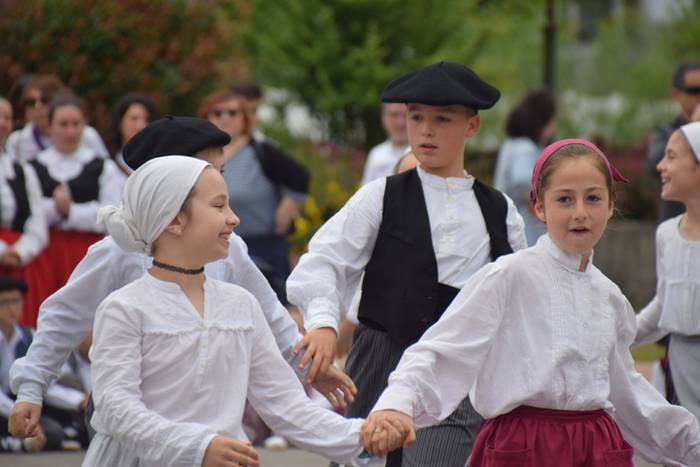 Ibarrako Dantzari Txiki Egun 70 1528548028797