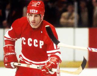 Valeri Kharlamov hockey legenda, euskal 'gerrako haurren' semea