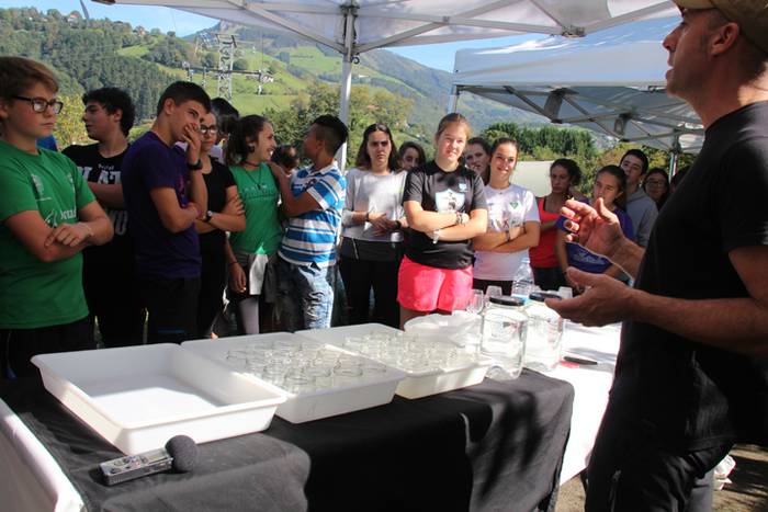 Ibarrako piperrak biltzen 20 4 1506520834976