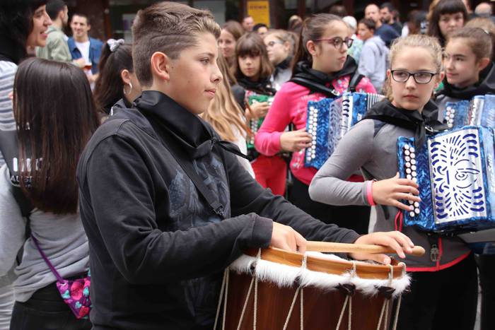 Hauspoa trikitiari 14 1570286776533