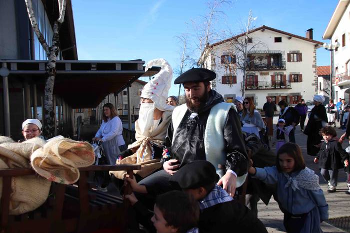 Gabon eguna Asteasun eta Adu 72 1577194453252