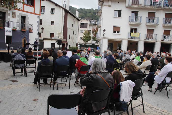 Aulki hutsak ekitaldia Irura 24 1632920814758