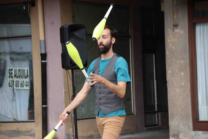 Malabareak eta akrobaziak na 28 1562507122877