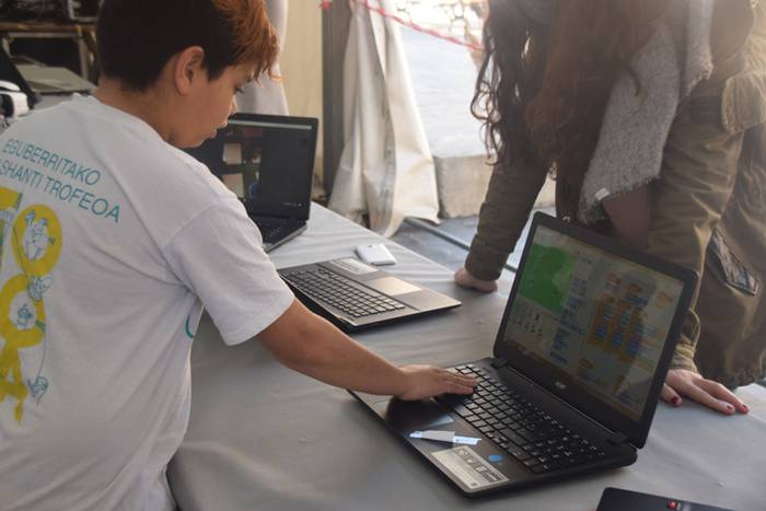 Woman Sarearen aurkezpen jai 17 1489230343421