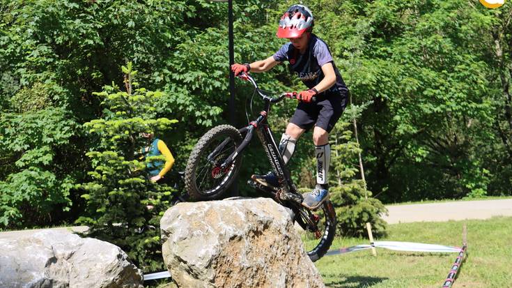 Goi mailako trialariek hartu dute pista