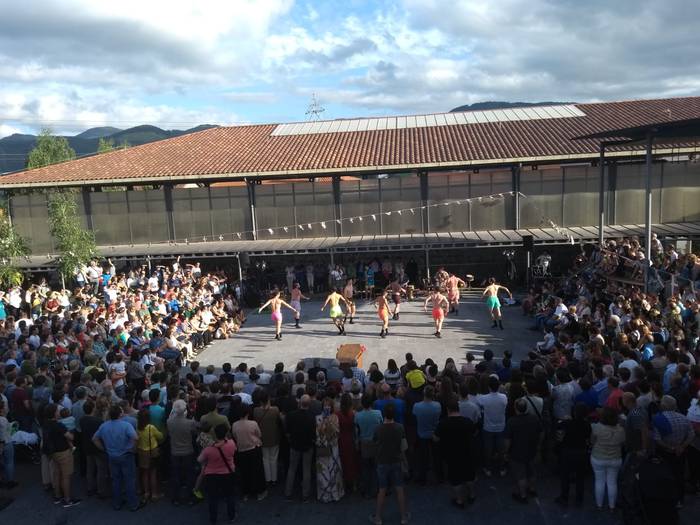 Dantza eta bertsotan igaro d 1 1565942047604