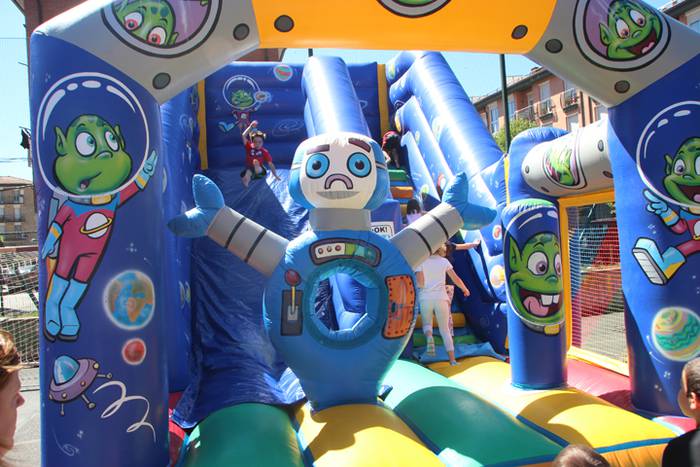 Haurrak jolasean, helduak jan eta edanean 17 1468671938118