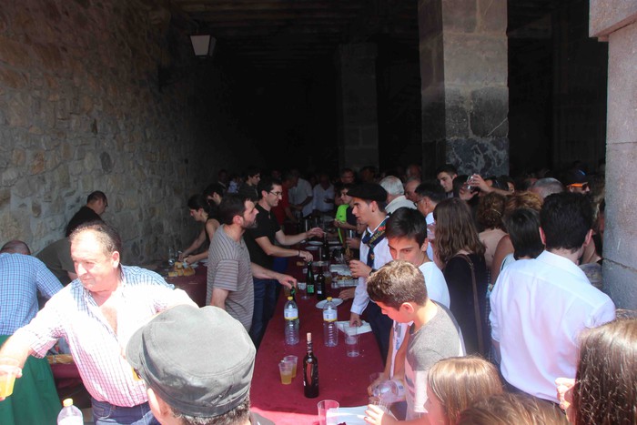 Emakumeak dantzari, lehenengo aldiz soka dantzan - 54