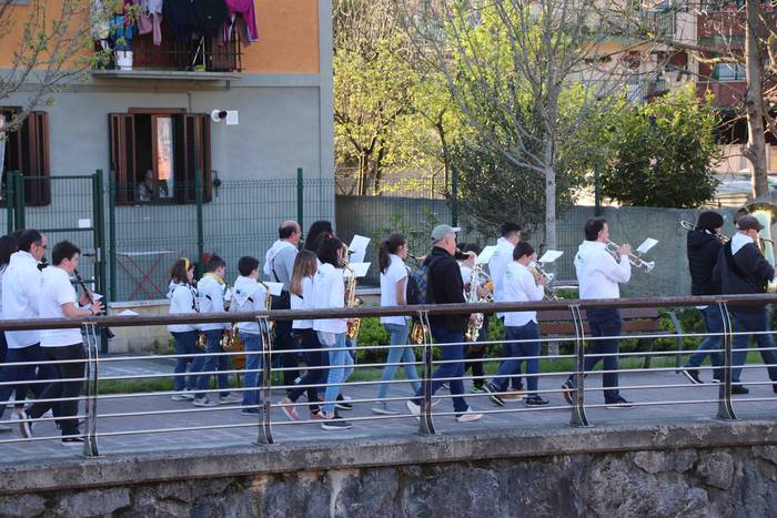 Banda Topaketa AV400Urte 20 1553970400396