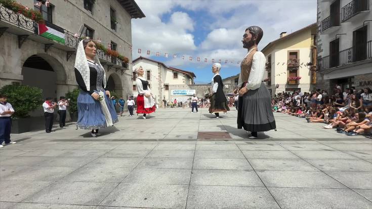 Iruñeko erraldoiak, Berastegiko plazan