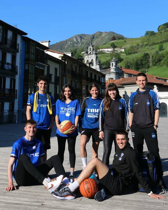 Arropa berria atera du TAKE  7 1651169476732