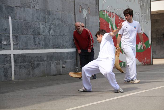 Behar Zana 70. urteurrena errebotea 38 1465127732692