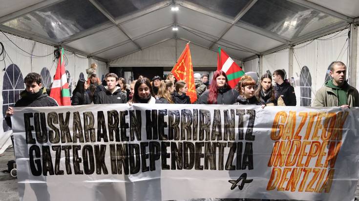 Ernaik elkarretaratzea egin du Euskararen Egunean