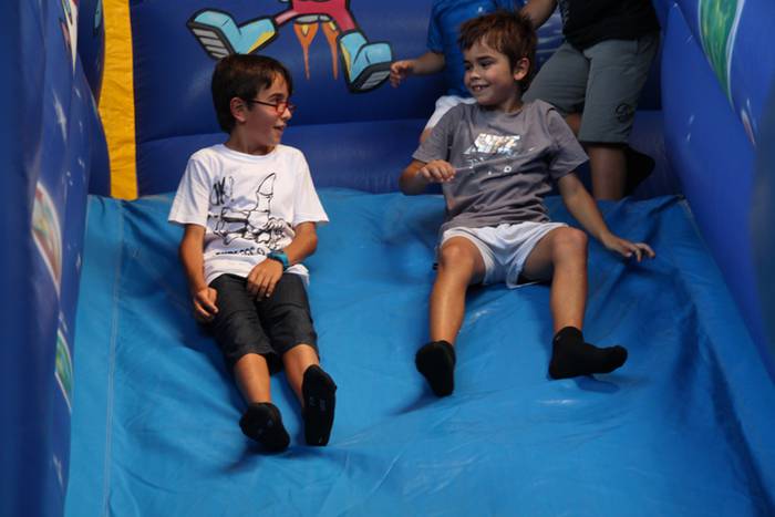 Helduak mahaiaren bueltan, e 30 1502640762525