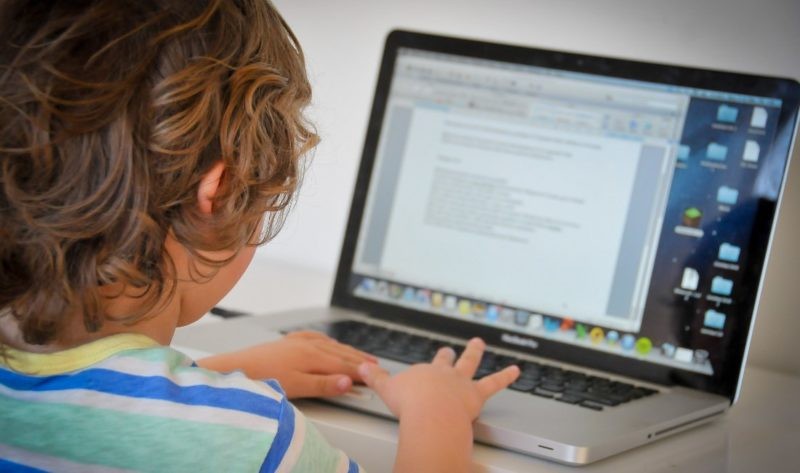 Udalak ikasle guztiek interneterako konexioa izatea bermatuko du, herriko ikastetxeekin elkarlanean