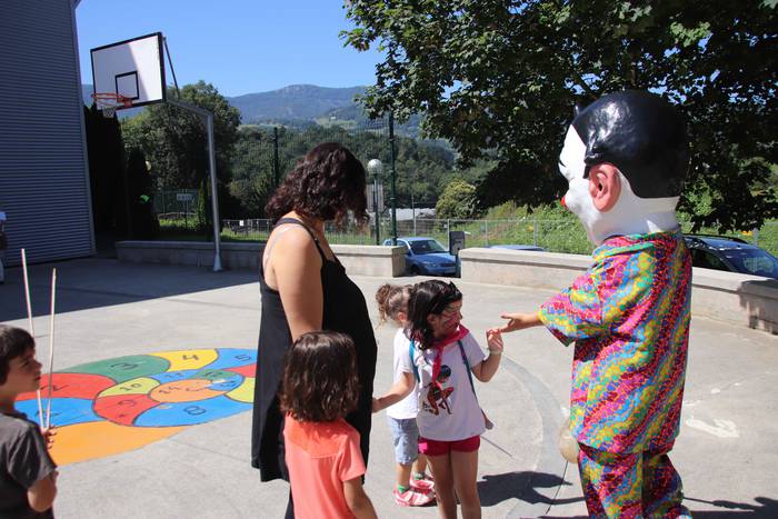 Txikiak buruhandiei ihesi ib 26 1566045836811