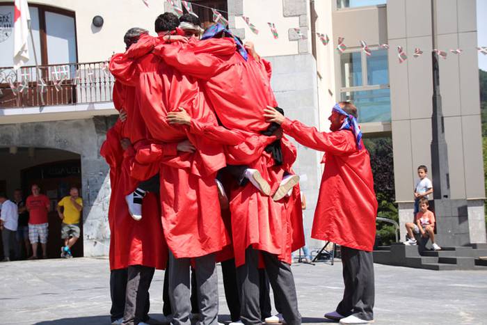 Axeriak dantzan Adunan 77 1471261203610