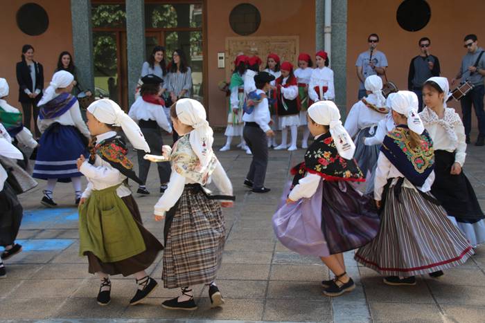 Haurrek alaitu dituzte kalea 28 1494677914459