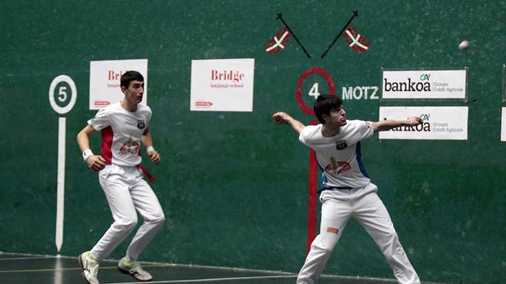 Zubeldia, Ruiz de Larramendi eta Elola, aurrera