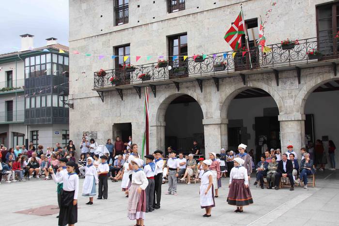 Dantzak, txistuak eta trikit 42 1565549092931