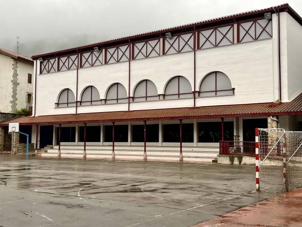 Eskola ingurua eta frontoia berritzeko proposamenen lanketa aurkeztuko dute herritarren aurrean