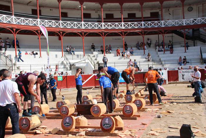 Izetatarrek jantzi dute txap 28 1624130521593