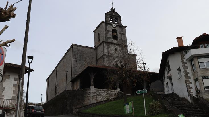 Baserri bideak konpontzeko lanak, elizaren inguruan