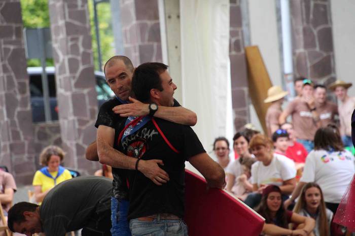 Lotsak ez du lekurik salontz 52 1565373560181