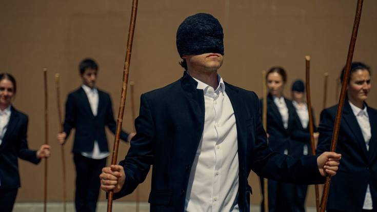 Bakearen eta intsumisioaren aldeko ikuskizuna ondu dute Hika Teatroak eta Oinkarik: 'Makil hotsak'