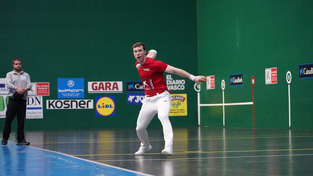 Iñaki Artola buruz buruko finalera sailkatu da