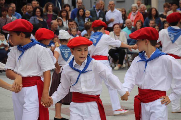 Dantzak, txistuak eta trikit 65 1565549109472