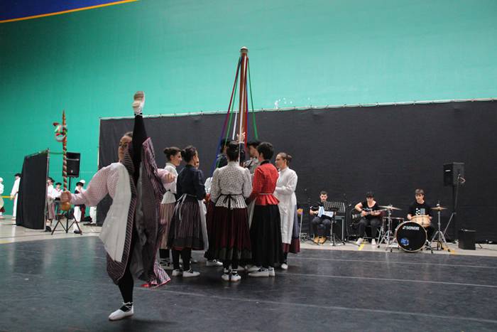 Kristikin eta dantza, Lizart 18 1496497069954