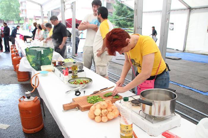 Auzo giroa mantenduz Amarotzen 3 1467476300774