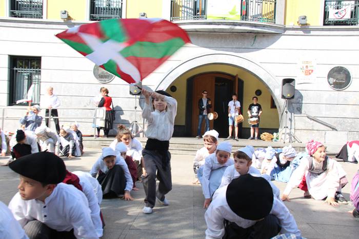 Dantzari Txiki eguna Ibarran 2016 20 1464428071682