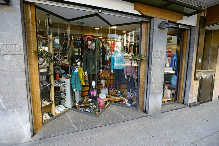 Eskarmentua eta gertutasuna