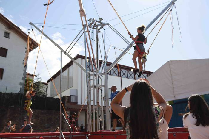 Saltoka eta jolasean pasatu  35 1660043081852