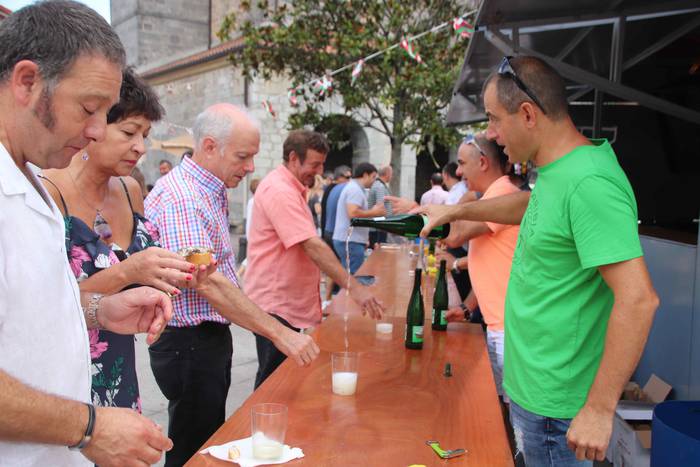 Txakolina eta sardinak, fest 7 1536498169785