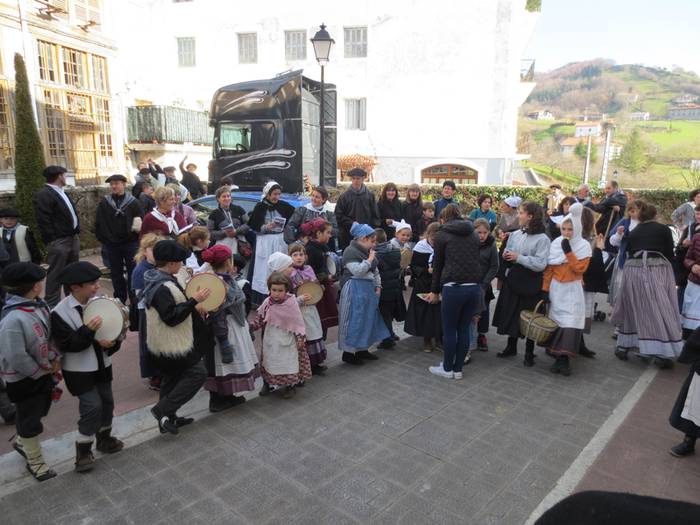 Gabon eskea eta olentzero 2015 10 1450964168555