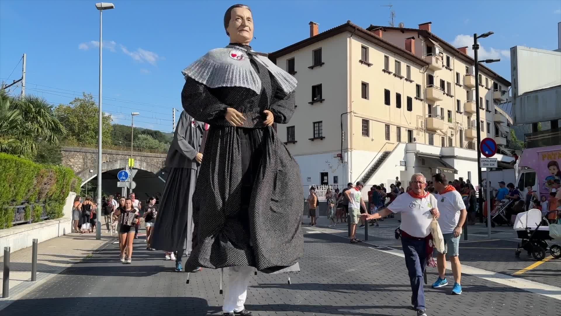 Erraldoi eta buruhandien atzetik