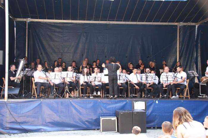 Musikak eta dantzak jantzi d 1 1531658393464