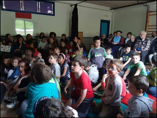 Saiaz, eskolan sartuz