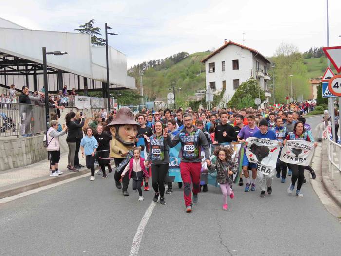 korrika, furgonetatik, Aizto 34 1649421635846