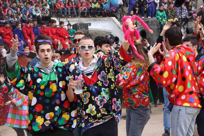 Lehenengo zezen festa, prime 6 1551374828733